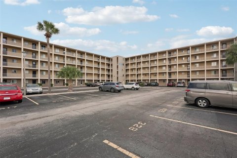 Condo in Bradenton, Florida, 2 bedrooms  № 1904334 - photo 1