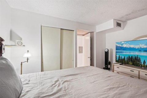 Condo in Bradenton, Florida, 2 bedrooms  № 1904334 - photo 15