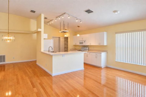 Casa en venta en Saint Petersburg, Florida, 3 dormitorios, 145.95 m2 № 2385608 - foto 28