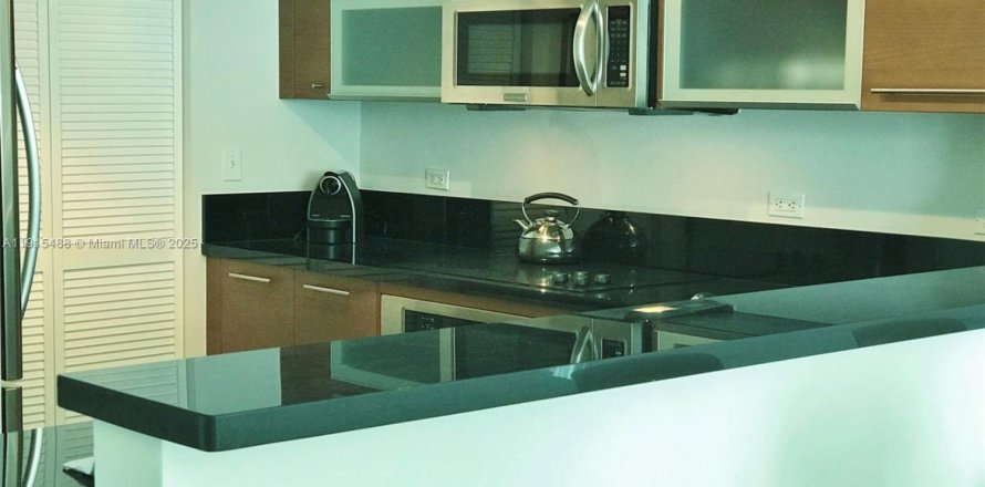 Кондоминиум с 1 спальней в Майами, Флорида № 1971618