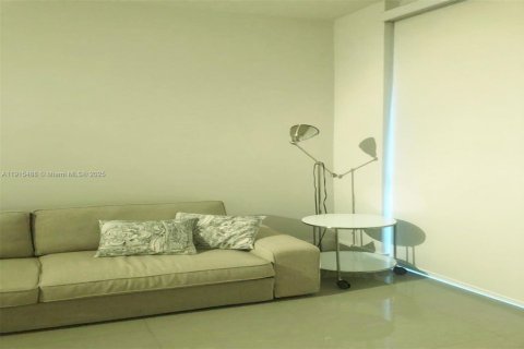 Снять в аренду кондоминиум в Майами, Флорида 1 спальня, 74.88м2, № 1971618 - фото 3
