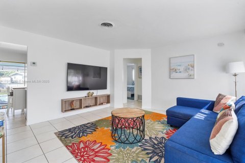 Casa en venta en Oakland Park, Florida, 2 dormitorios, 89.09 m2 № 2015964 - foto 5