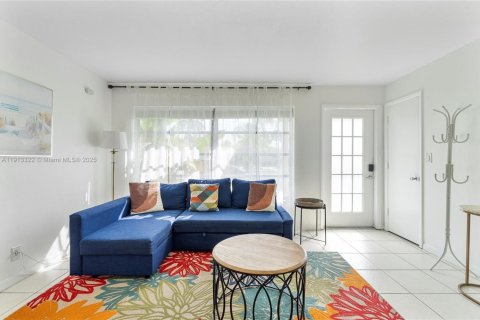 Casa en venta en Oakland Park, Florida, 2 dormitorios, 89.09 m2 № 2015964 - foto 4