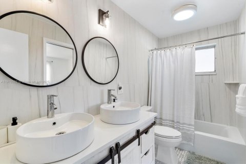 Casa en venta en Oakland Park, Florida, 2 dormitorios, 89.09 m2 № 2015964 - foto 13