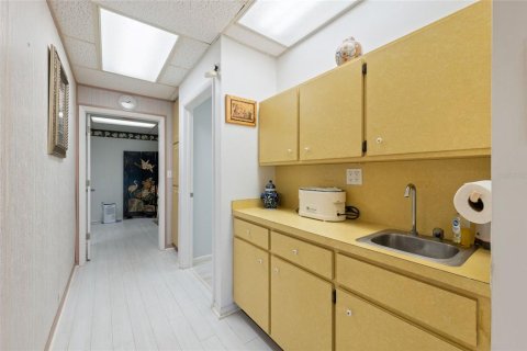 Immobilier commercial à vendre à Largo, Floride: 247.12 m2 № 2231806 - photo 15