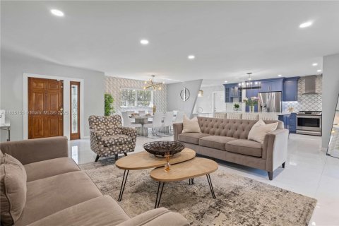 Casa en venta en Hollywood, Florida, 3 dormitorios, 191.47 m2 № 1794090 - foto 6