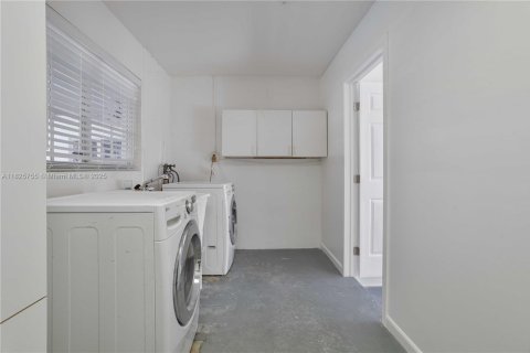 Casa en venta en Hollywood, Florida, 3 dormitorios, 191.47 m2 № 1794090 - foto 29