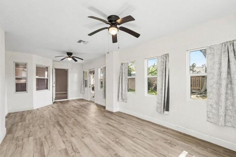 House in Rockledge, Florida 4 bedrooms, 221.66 sq.m. № 2429370 - photo 12