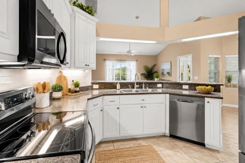 House in Rockledge, Florida 4 bedrooms, 221.66 sq.m. № 2429370 - photo 4