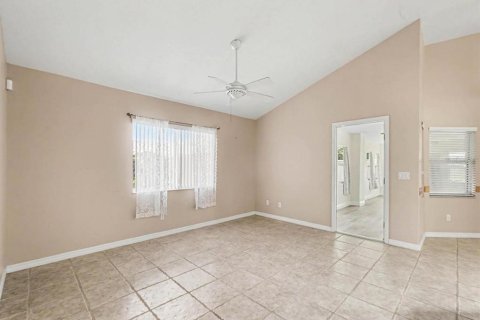 House in Rockledge, Florida 4 bedrooms, 221.66 sq.m. № 2429370 - photo 9