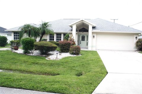 Casa en venta en Port Charlotte, Florida, 3 dormitorios, 191.47 m2 № 1912725 - foto 1