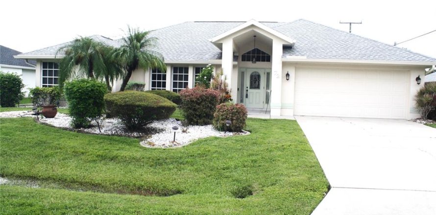 Casa en Port Charlotte, Florida 3 dormitorios, 191.47 m2 № 1912725
