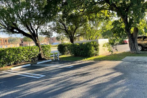 Apartamento en alquiler en Coral Springs, Florida, 2 dormitorios, 680.79 m2 № 2250519 - foto 10