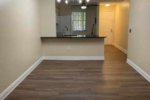 Apartamento en alquiler en Coral Springs, Florida, 2 dormitorios, 680.79 m2 № 2250519 - foto 17