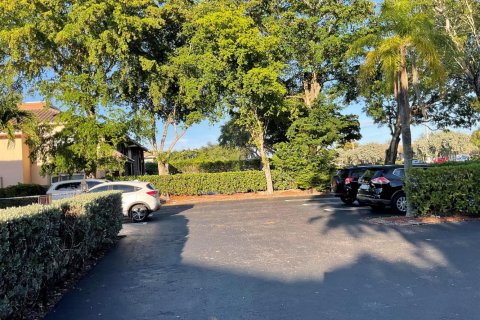 Apartamento en alquiler en Coral Springs, Florida, 2 dormitorios, 680.79 m2 № 2250519 - foto 11