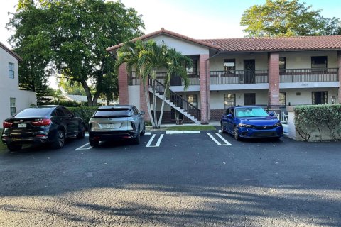 Apartamento en alquiler en Coral Springs, Florida, 2 dormitorios, 680.79 m2 № 2250519 - foto 2