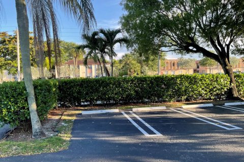 Apartamento en alquiler en Coral Springs, Florida, 2 dormitorios, 680.79 m2 № 2250519 - foto 9