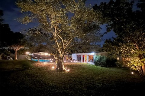 Terreno en venta en North Miami, Florida № 1874690 - foto 11