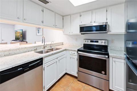 Condo in Sarasota, Florida, 2 bedrooms № 2202069 - photo 4