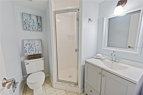 Condo in Sarasota, Florida, 2 bedrooms № 2202069 - photo 11