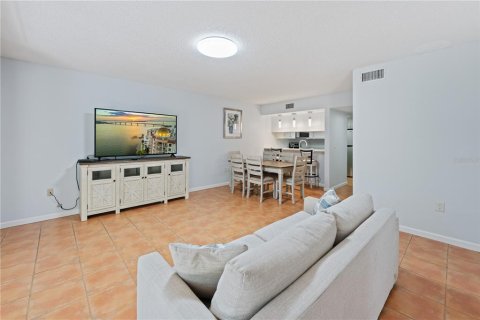 Condo in Sarasota, Florida, 2 bedrooms № 2202069 - photo 16