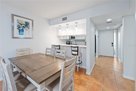 Condo in Sarasota, Florida, 2 bedrooms № 2202069 - photo 25