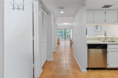 Condo in Sarasota, Florida, 2 bedrooms № 2202069 - photo 3