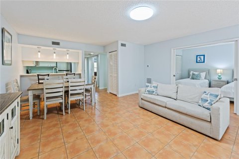 Condo in Sarasota, Florida, 2 bedrooms № 2202069 - photo 14