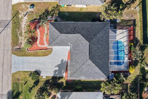 House in Port Charlotte, Florida 3 bedrooms, 185.53 sq.m. № 1811765 - photo 4