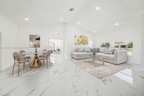 House in Port Charlotte, Florida 3 bedrooms, 185.53 sq.m. № 1811765 - photo 1
