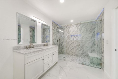 House in Port Charlotte, Florida 3 bedrooms, 185.53 sq.m. № 1811765 - photo 24