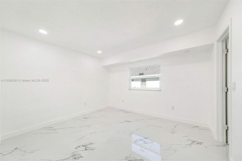 House in Port Charlotte, Florida 3 bedrooms, 185.53 sq.m. № 1811765 - photo 27
