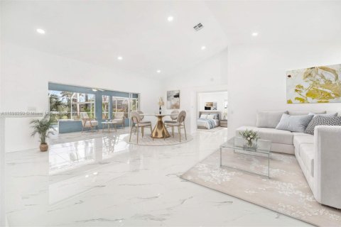 House in Port Charlotte, Florida 3 bedrooms, 185.53 sq.m. № 1811765 - photo 12