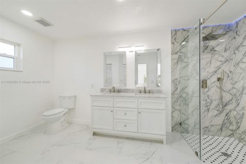 House in Port Charlotte, Florida 3 bedrooms, 185.53 sq.m. № 1811765 - photo 22