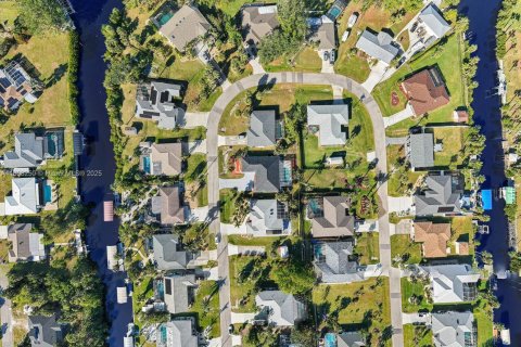 House in Port Charlotte, Florida 3 bedrooms, 185.53 sq.m. № 1811765 - photo 5