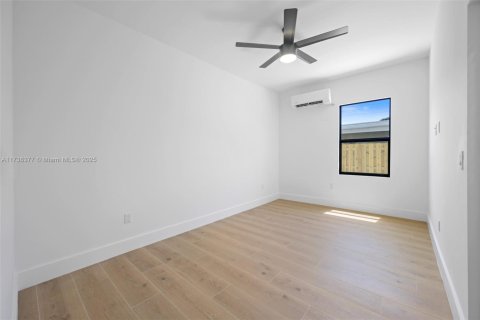 House in West Palm Beach, Florida 4 bedrooms, 137.5 sq.m. № 1485251 - photo 17