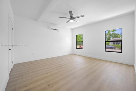 House in West Palm Beach, Florida 4 bedrooms, 137.5 sq.m. № 1485251 - photo 11