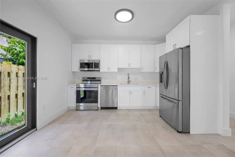 House in West Palm Beach, Florida 4 bedrooms, 137.5 sq.m. № 1485251 - photo 9