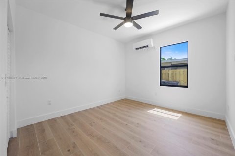 House in West Palm Beach, Florida 4 bedrooms, 137.5 sq.m. № 1485251 - photo 21