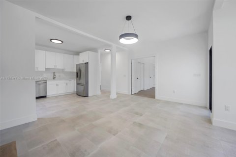 House in West Palm Beach, Florida 4 bedrooms, 137.5 sq.m. № 1485251 - photo 4