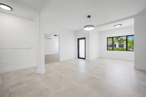 House in West Palm Beach, Florida 4 bedrooms, 137.5 sq.m. № 1485251 - photo 5