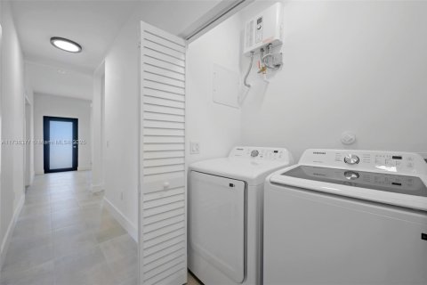 House in West Palm Beach, Florida 4 bedrooms, 137.5 sq.m. № 1485251 - photo 23