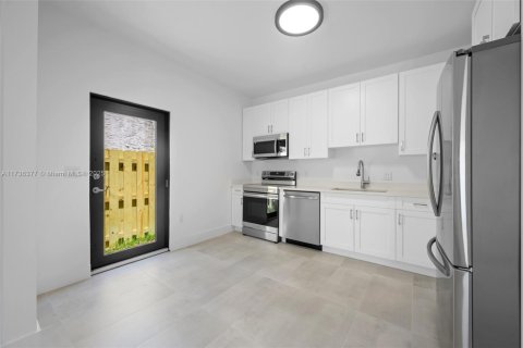 House in West Palm Beach, Florida 4 bedrooms, 137.5 sq.m. № 1485251 - photo 10