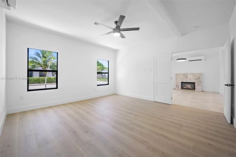 House in West Palm Beach, Florida 4 bedrooms, 137.5 sq.m. № 1485251 - photo 12
