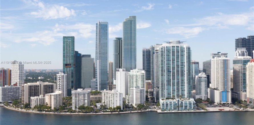 Condo à Miami, Floride, 3 chambres  № 1966783