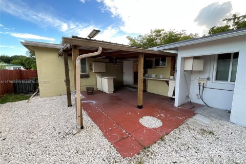House in North Miami, Florida 3 bedrooms, 111.48 sq.m. № 1921259 - photo 27