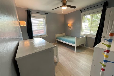 House in North Miami, Florida 3 bedrooms, 111.48 sq.m. № 1921259 - photo 6