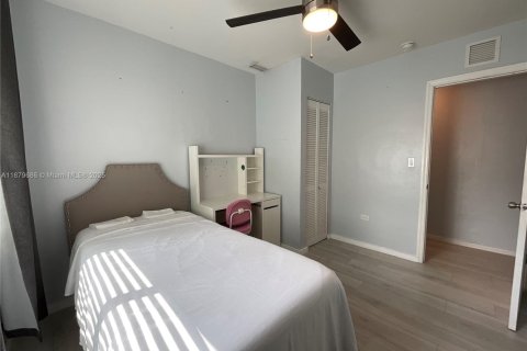House in North Miami, Florida 3 bedrooms, 111.48 sq.m. № 1921259 - photo 5