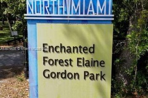 House in North Miami, Florida 3 bedrooms, 111.48 sq.m. № 1921259 - photo 24