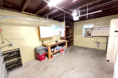 House in North Miami, Florida 3 bedrooms, 111.48 sq.m. № 1921259 - photo 30